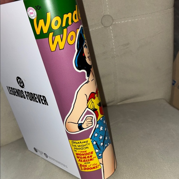 Wonder Woman comic book popcorn tin - Picture 4 of 6